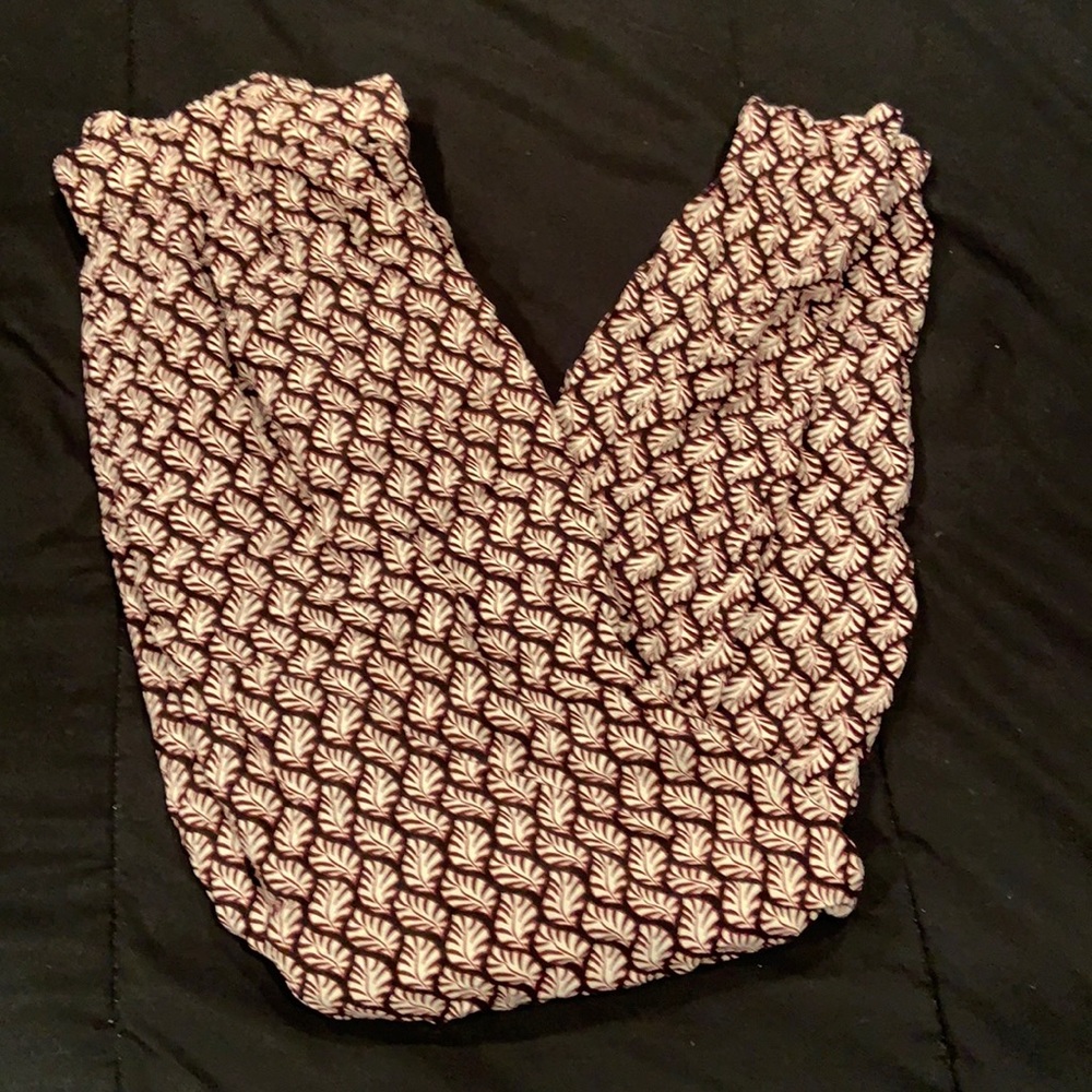 Cream leaf pants with a black and red outline